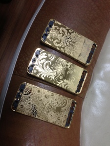 iphone 5 gold with flower